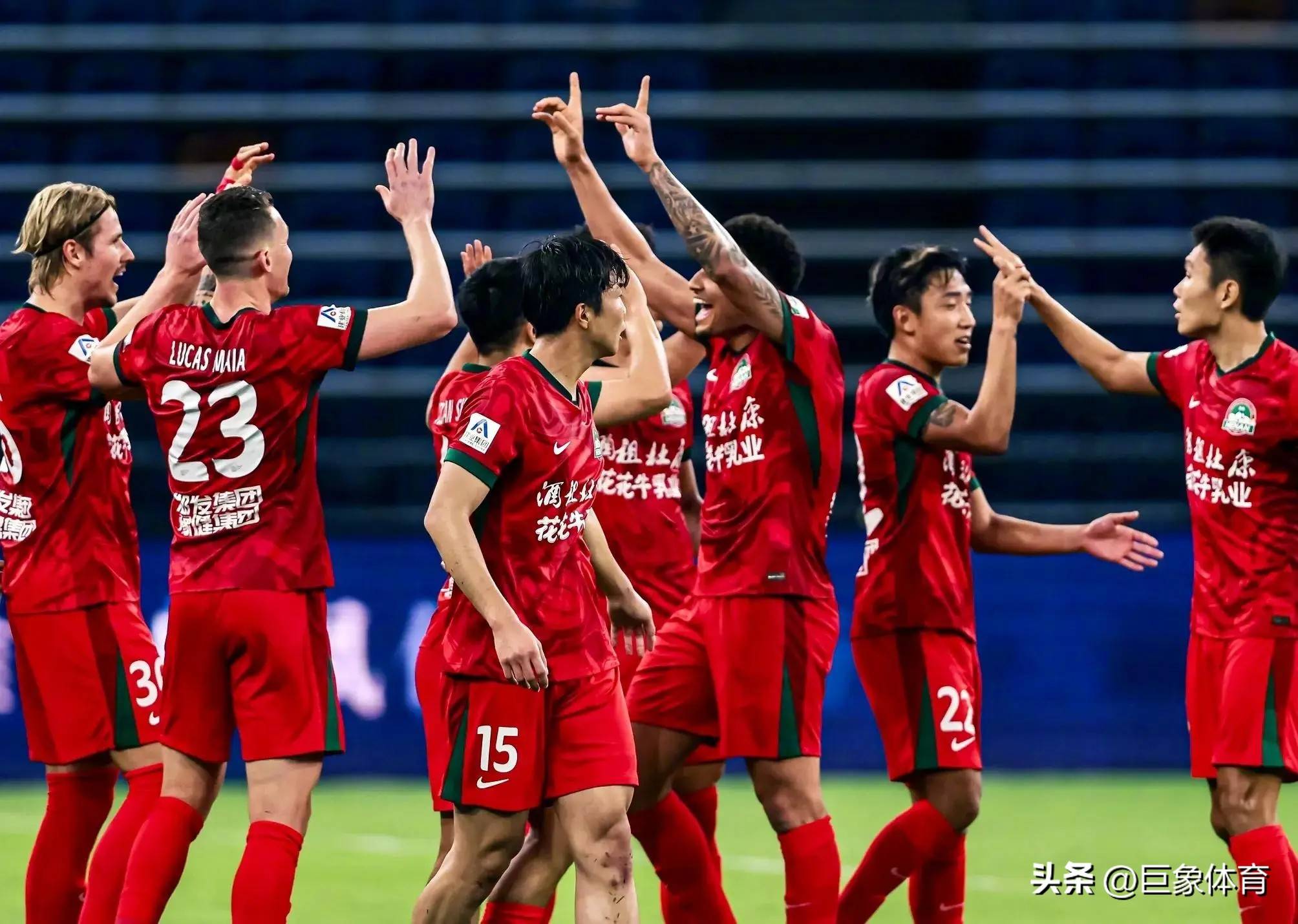 河南队在比赛中展现出强大的战斗力，轻松击败对手