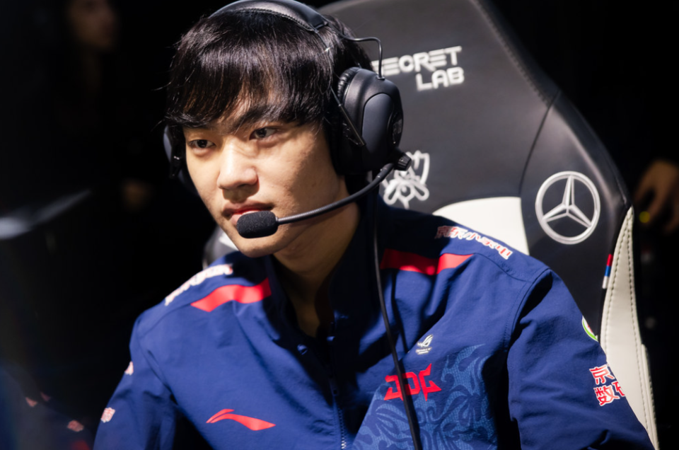 关于KT碾压CLG，Perkz完成史诗逆转宿敌对决2025世界赛，强势挺进下一轮的信息