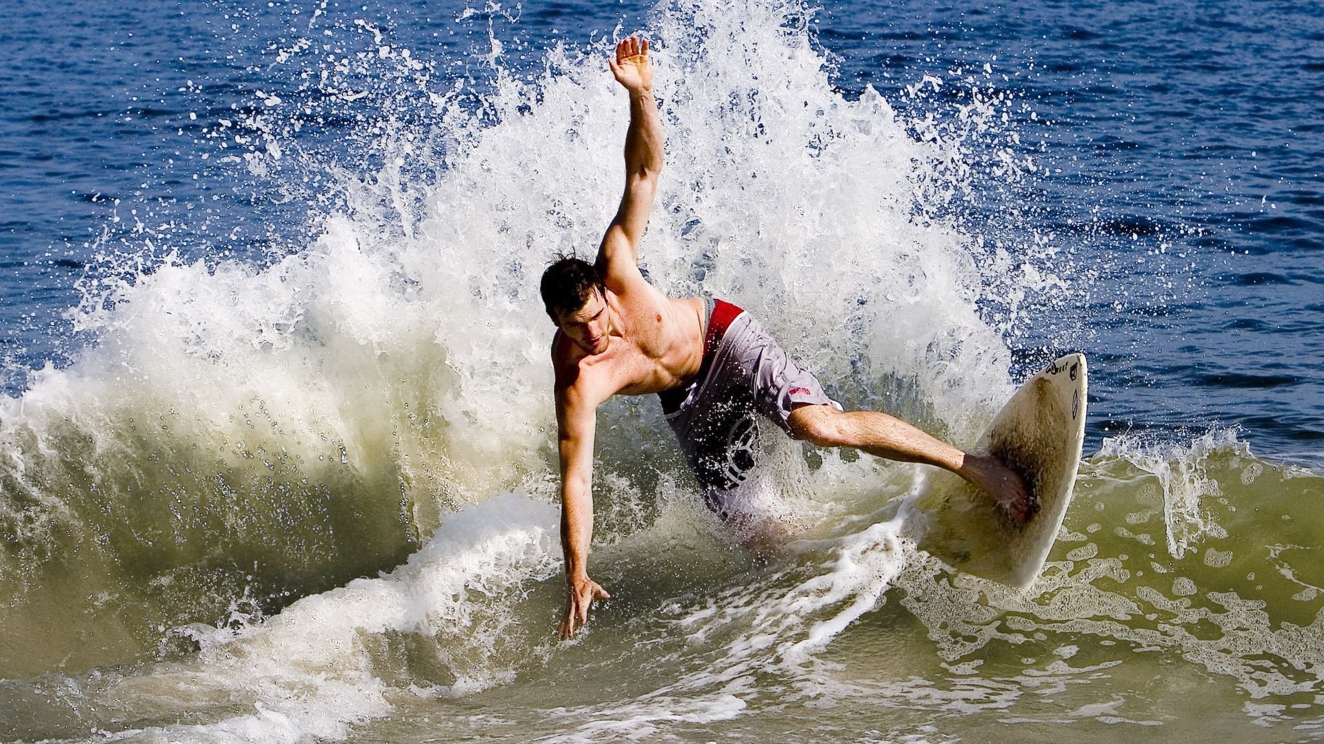 红牛疾驰，维斯塔潘封神，一场轻取背后的绝对统治力